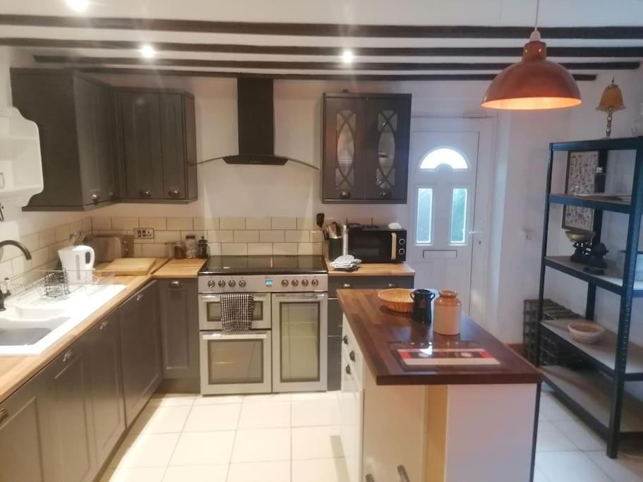The Old Barn, Cosy Townhouse In Leominster Villa Luaran gambar
