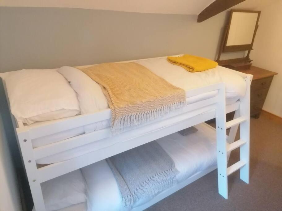The Old Barn, Cosy Townhouse In Leominster Villa Luaran gambar